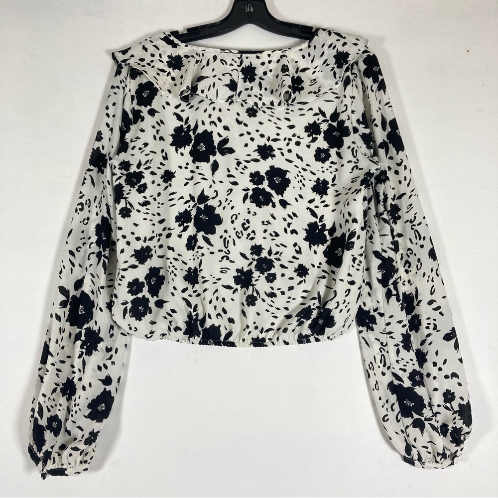 ASTR Women’s Top Blouse Long Putt Sleeves V Neck Ruffles Black White Medium - Picture 2 of 14